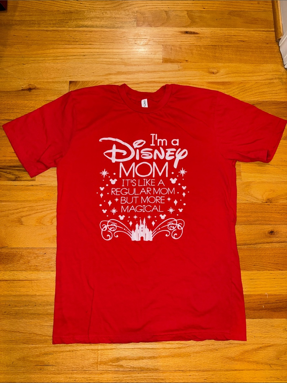Disney Mom Red Graphic T-Shirt Women’s Size Medium Castle Mickey Tee